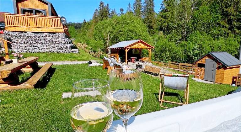 Vacation home with hot tub, sauna & BBQ — photo 4