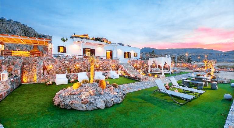 Villa with jacuzzi — photo 4