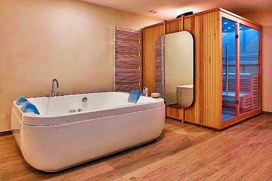 Villa with hot tub — photo 5