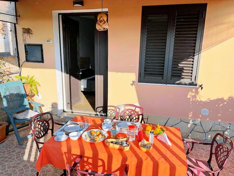 Beautiful bungalow with yard | Good for workation | Pets are welcome — photo 4
