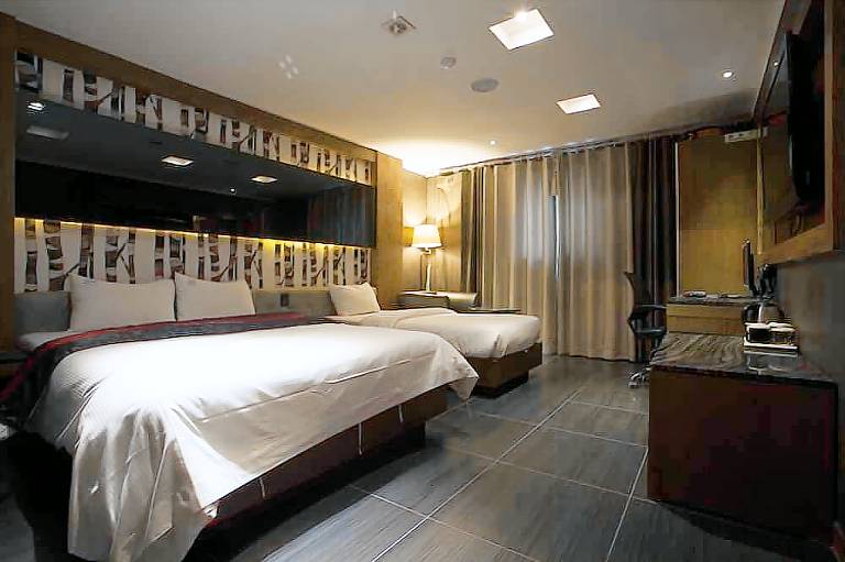 Zenith Hotel