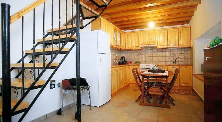 House with hot tub — photo 3