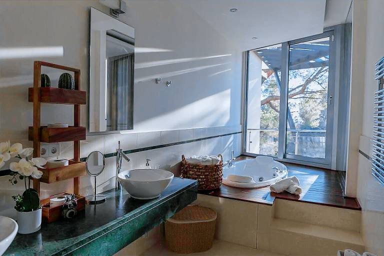 Fully equipped vacation home with terrace, pool & grill | Suitable for remote work | Pets are welcome — photo 4