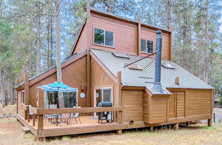 Come Enjoy This Cabin In The Woods, Hot Tub & Pet Friendly, 8 SHARC PASSES! — photo 2