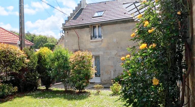 House with 2 rooms for 5 persons in Soissons