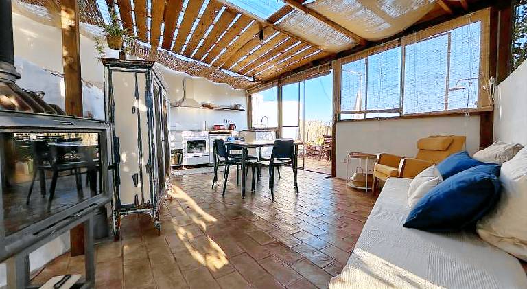 House with private pool & patio — photo 4
