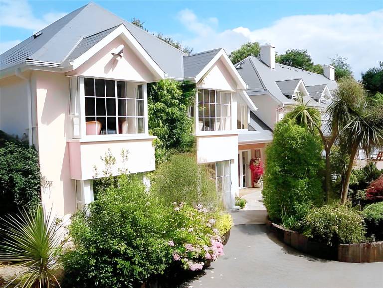 The Grove Lodge Guesthouse