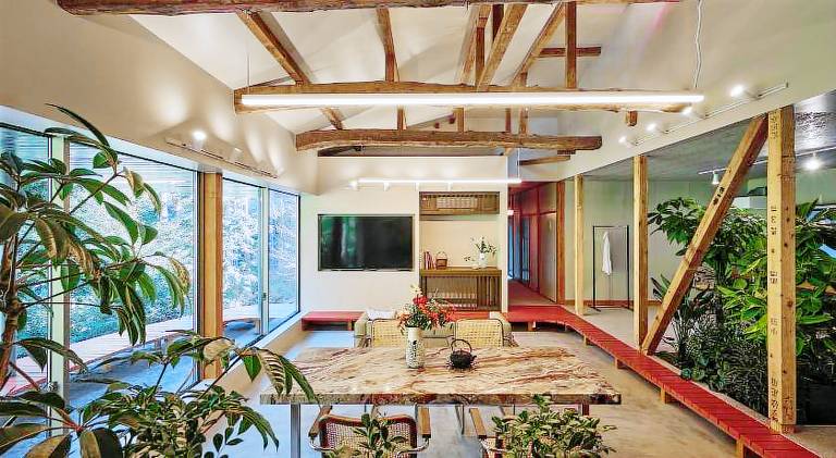 House with jacuzzi, sauna & patio in Hakone