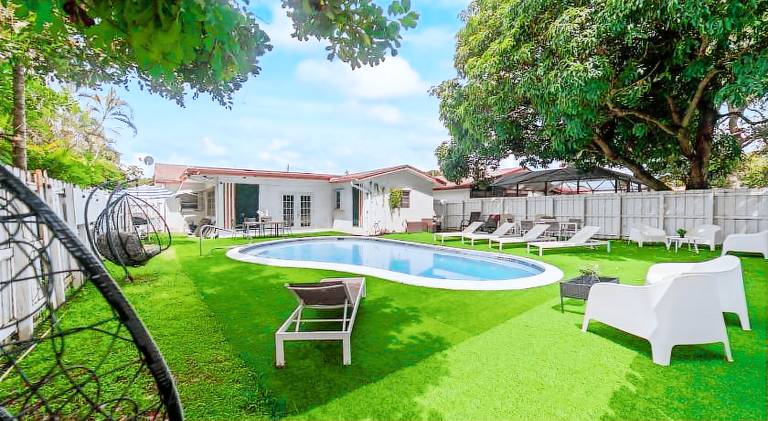 Ample vacation home with pool | Dogs allowed — photo 4