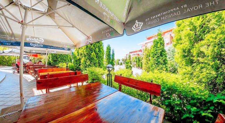 Holiday apartment with pool, yard & terrace — photo 4
