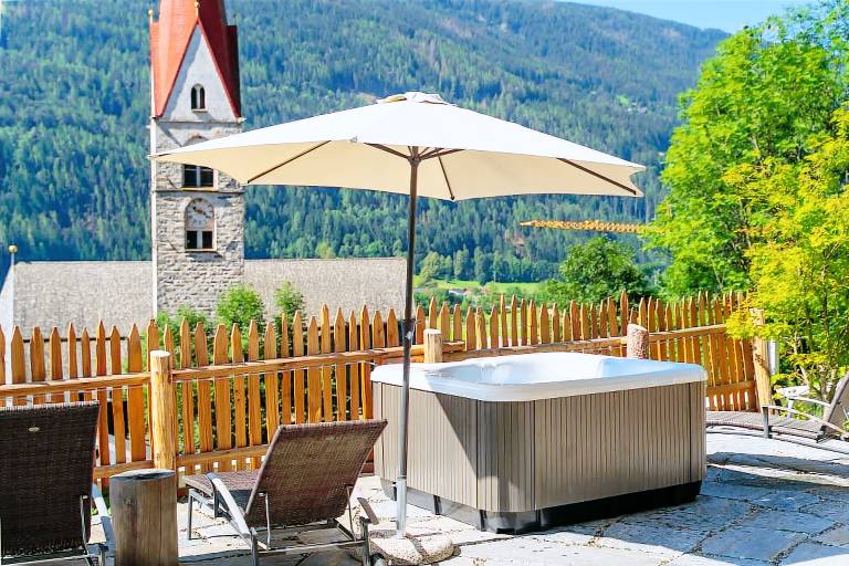 Family-oriented apartment with sauna, heated pool & jacuzzi | Garden view | Dogs allowed — photo 5