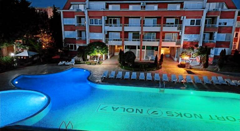 Apartment with pool in Sunny beach