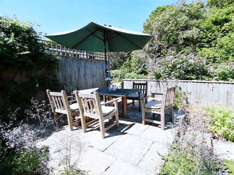 Fully equipped cottage with yard | Pets are welcome — photo 5