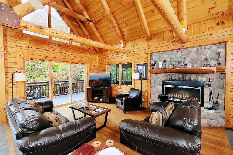 Cabin with pool & barbeque | Mountain view — photo 5