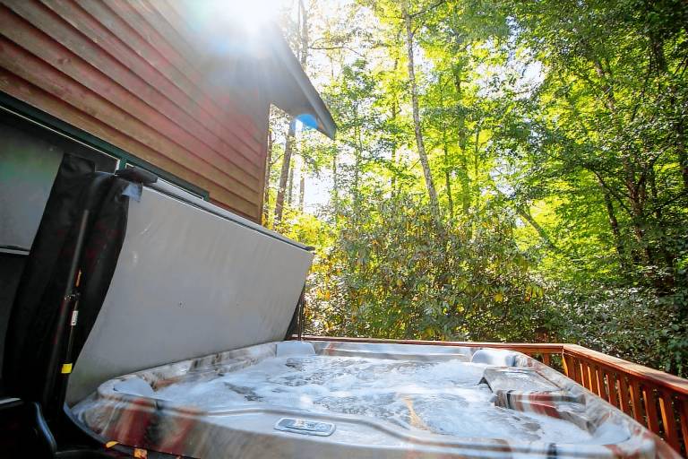 Cabin with jacuzzi & BBQ | Mountain view — photo 3