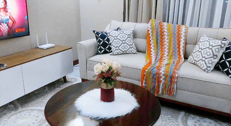 Beautiful holiday apartment with pool & hot tub | Pets allowed in Dar es Salaam