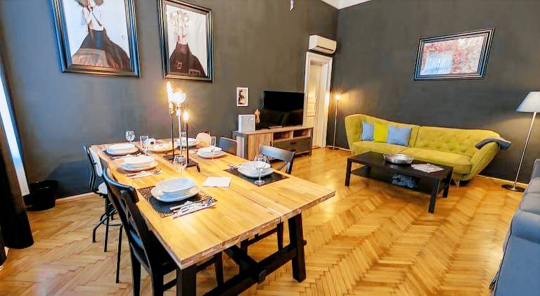 R38 - Artists luxury home — photo 3