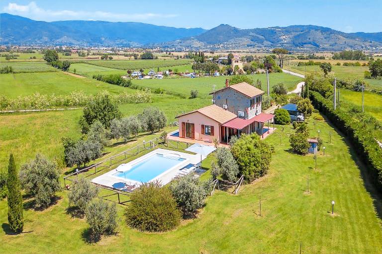Family-friendly villa with grill, terrace & private pool | Dogs allowed — photo 4