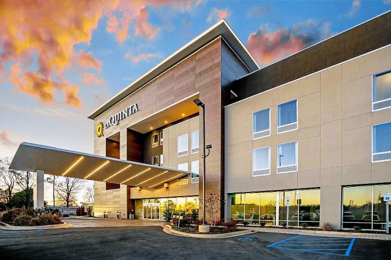 La Quinta Inn & Suites by Wyndham Tuscaloosa University — photo 3