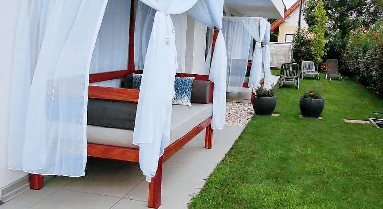 Vacation home with patio & garden — photo 5