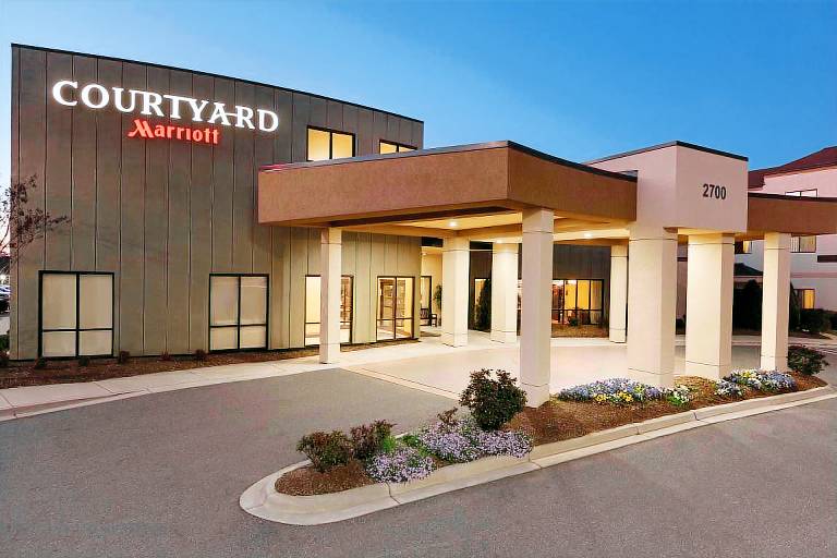 Courtyard by Marriott Charlotte Airport North in Charlotte, NC