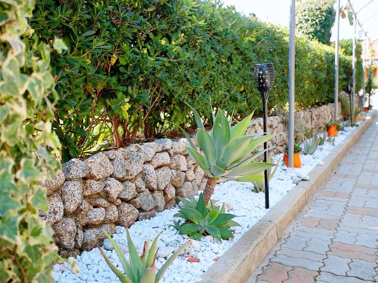 Child-friendly charming apartment with yard & barbeque | Nature view | Beach nearby | Dogs allowed — photo 5