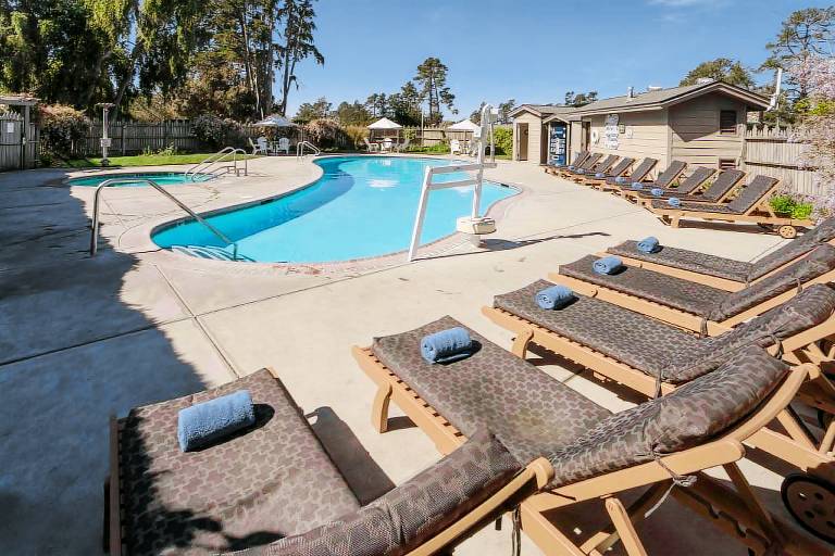 Pleasant lodge with garden, pool & jacuzzi | Dogs allowed — photo 4