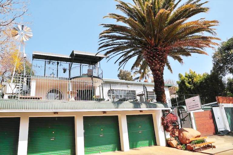 Bed & Breakfast  Melville