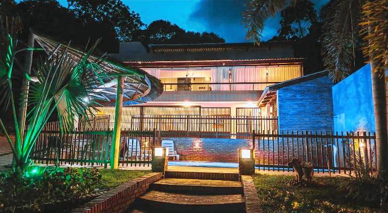 Vacation home with pool — photo 4