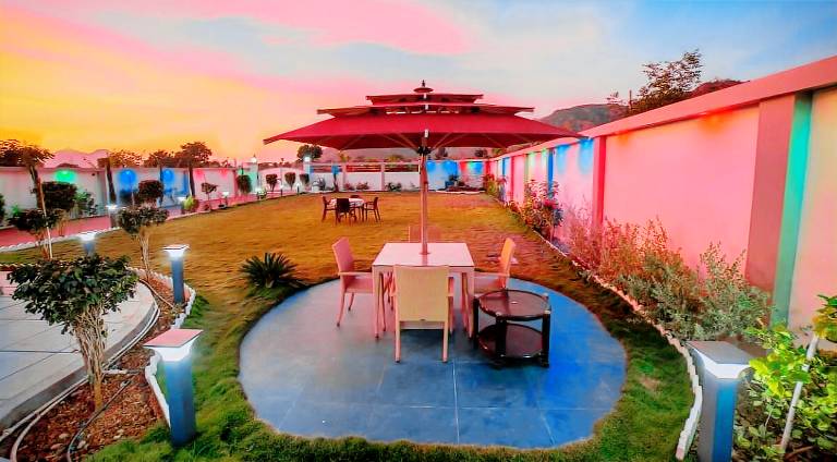 Wonderful villa with hot tub, pool & garden | Perfect for remote work | Pets allowed — photo 4