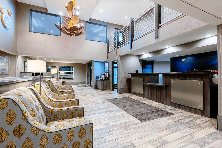 La Quinta Inn & Suites by Wyndham Anchorage Airport — photo 3