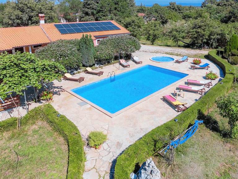 Ferienhaus Lindarski Katun