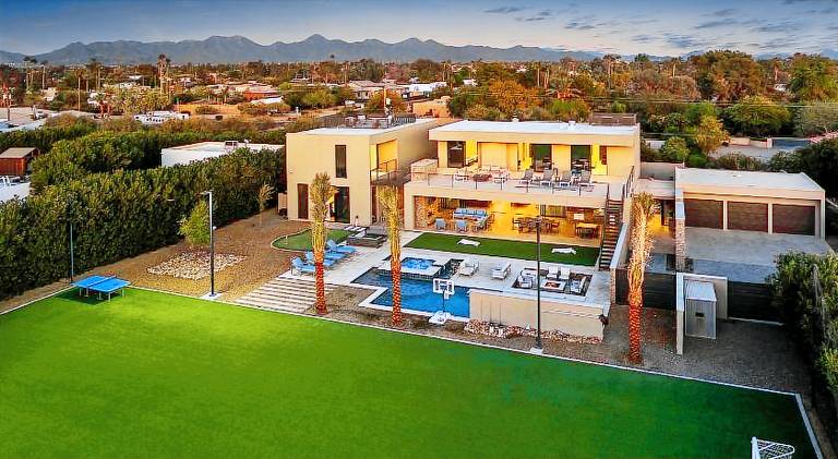 Vacation home with pool & jacuzzi — photo 5