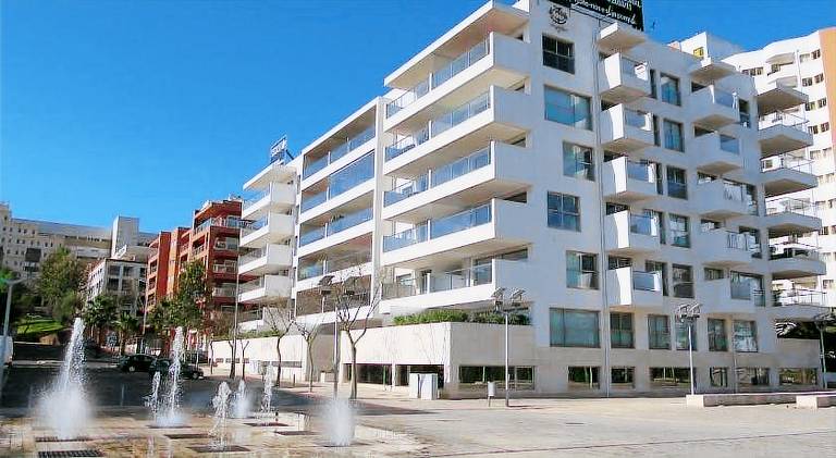 Apartment with hot tub & pool in Portimão