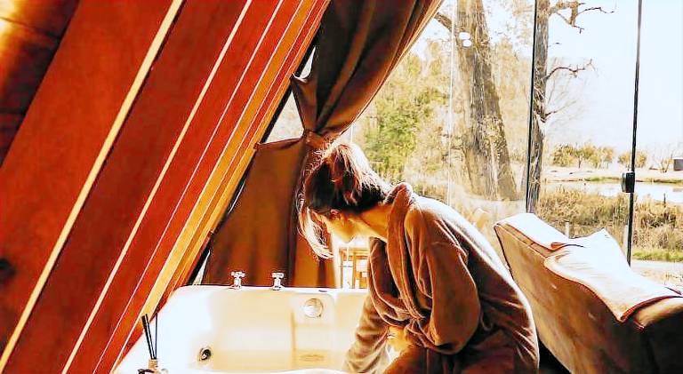 Chalet with hot tub | Pet-friendly — photo 3