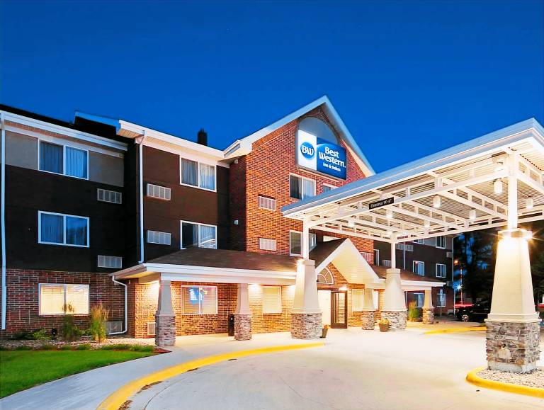 Best Western Harvest Inn & Suites in Grand Forks, ND