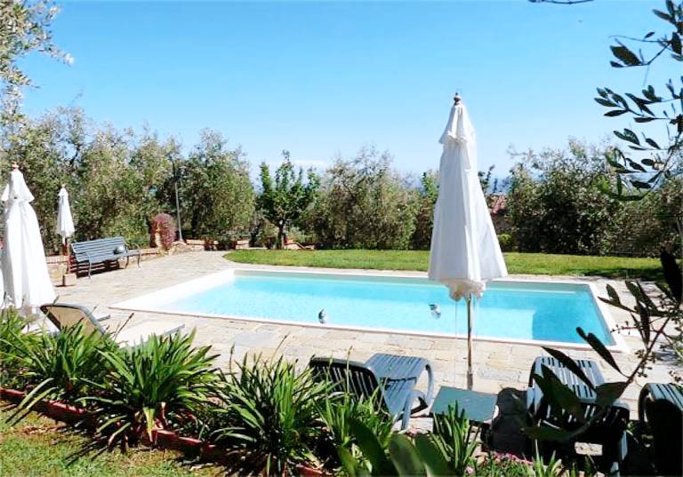 Family-oriented wonderful farm with patio, pool & garden | Panoramic view | Pets are welcome — photo 3