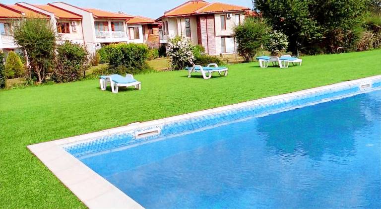 Villa with pool — photo 4