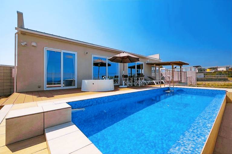 Condo  Katata