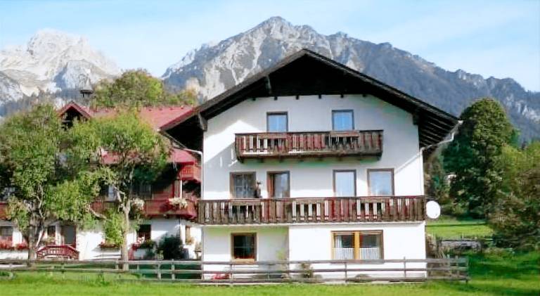 House with 6 rooms for 11 persons in Ramsau am Dachstein