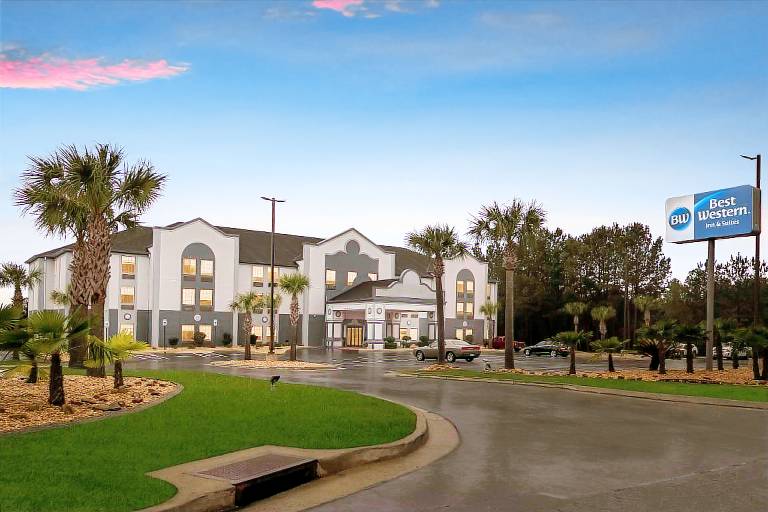 Best Western Bradbury Inn & Suites