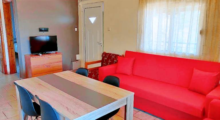 House with yard, terrace & BBQ | Perfect for remote work | Pet-friendly — photo 2