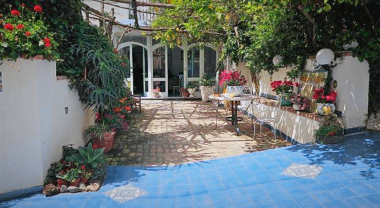Nice serviced apartment with garden, terrace & grill | Next to the beach | Dogs allowed in Procida