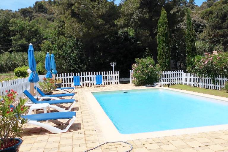 Vacation home with pool, garden & barbeque | Nature view — photo 2