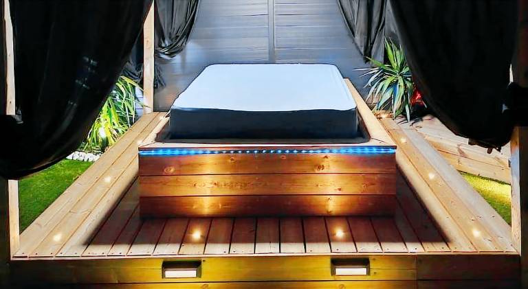 Villa with hot tub in Mauguio