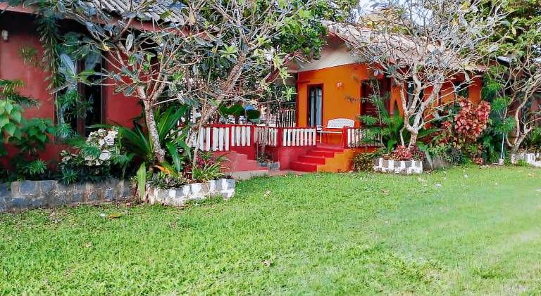 Chalet with yard — photo 4