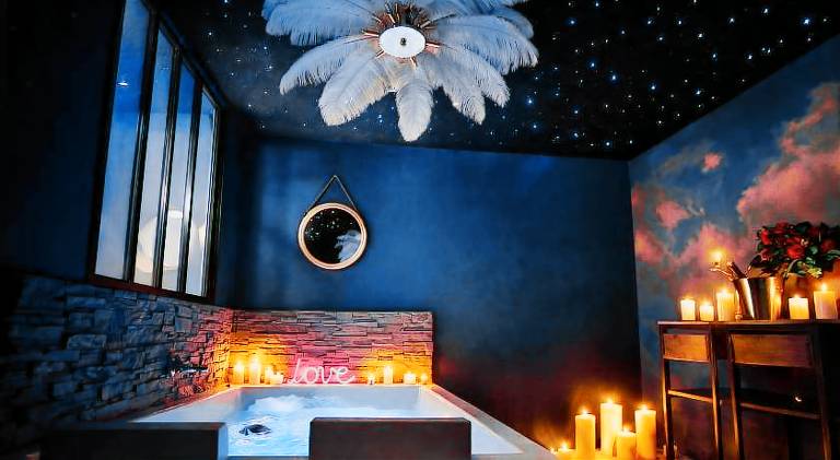 La Suite 7ieme ciel etoile, SPA XXL, Lit sous les etoiles, 5 min centre ville in Bourgoin-Jallieu