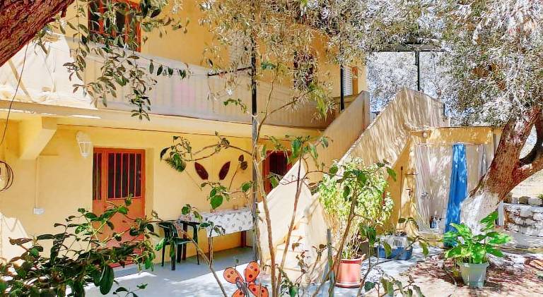 House with barbeque, yard & terrace — photo 5