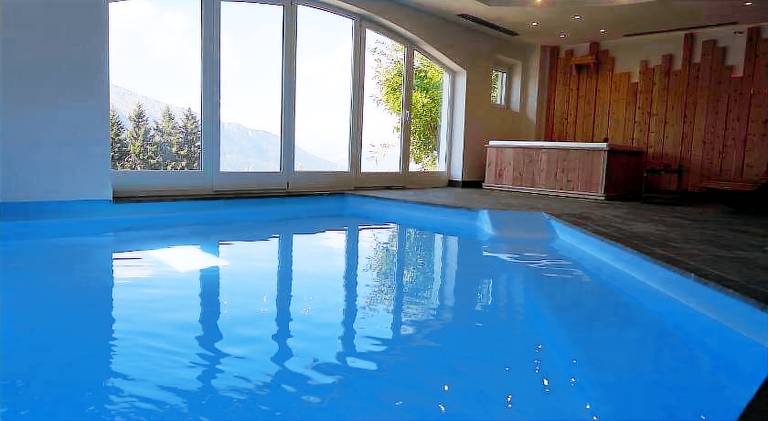 Serviced apartment with sauna, pool & hot tub — photo 3