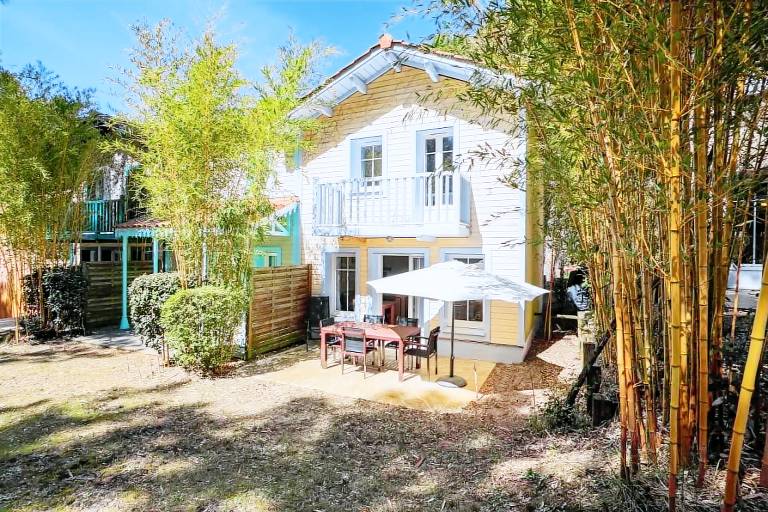 Vacation home with patio, yard & pool — photo 2